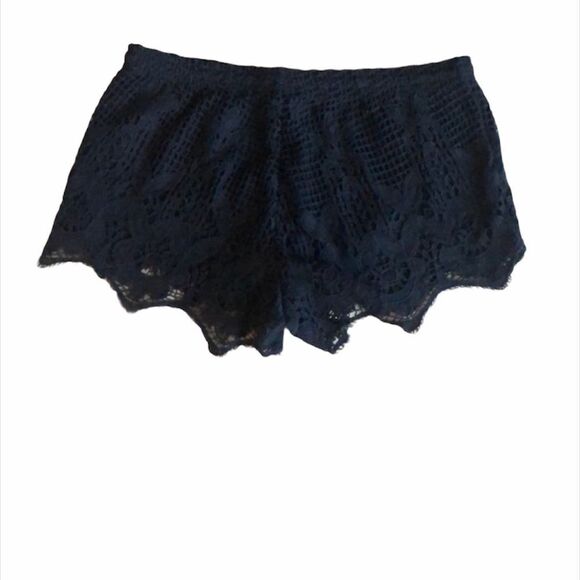 ✨ Women's Black Crocheted Tassel Shorts✨ - Picture 3 of 5